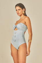 Laden Sie das Bild in den Galerie-Viewer, Model Front: Empress One-Piece Jeans Body Dolly