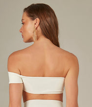 Laden Sie das Bild in den Galerie-Viewer, Model Back: Empress Top Top Biquini Suzy Textura Flat Off White