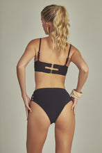 Laden Sie das Bild in den Galerie-Viewer, Model Back: Empress Top Top Bikini Antigua Black