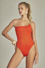 Laden Sie das Bild in den Galerie-Viewer, Model Front: Empress One-Piece Monte Carlo Body Coral Red Luxor