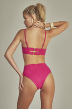 Laden Sie das Bild in den Galerie-Viewer, Model Back: Empress Top Top Bikini Antigua Fuchsia Pink