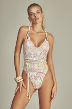 Laden Sie das Bild in den Galerie-Viewer, Model Front: Empress One-Piece Leticia Body Green Paisley