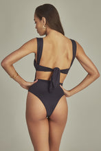 Laden Sie das Bild in den Galerie-Viewer, Model Back: Empress One-Piece Bouche Body Black
