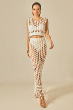 Laden Sie das Bild in den Galerie-Viewer, Model Front: Empress Maxi Dresses Offwhite Hammock