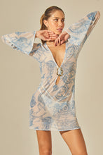 Laden Sie das Bild in den Galerie-Viewer, Model Front: Empress Mini Dress Sereia Short Sixty Dress