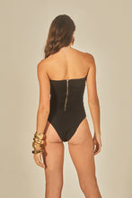 Laden Sie das Bild in den Galerie-Viewer, Model Back: Empress One-Piece Tule Preto Body Bossa