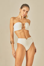 Laden Sie das Bild in den Galerie-Viewer, Model Front: Empress Top Top Offwhite Bossa
