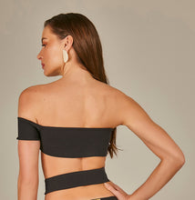 Laden Sie das Bild in den Galerie-Viewer, Model Back: Empress Top Top Biquini Suzy Textura Flat Preto
