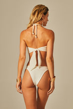 Laden Sie das Bild in den Galerie-Viewer, Model Back: Empress One-Piece Bardot Body Off White Luxor Texture

