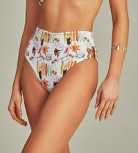 Laden Sie das Bild in den Galerie-Viewer, Gallery: Empress Bottom Bottom Bikini Antigua Pop Art
