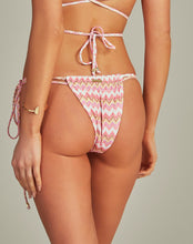 Laden Sie das Bild in den Galerie-Viewer, Bottom Bikini Danielle Pink Chevron
