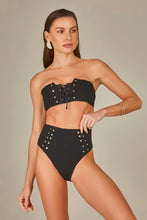 Laden Sie das Bild in den Galerie-Viewer, Model Front: Empress Set Biquini Cristel Textura Pique Preto
