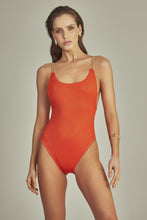Laden Sie das Bild in den Galerie-Viewer, Model Front: Empress One-Piece Desiree Body Coral Red Luxor

