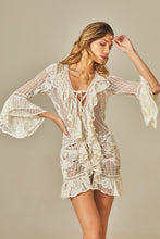 Laden Sie das Bild in den Galerie-Viewer, Model Front: Empress Kaftans / Cover Ups Isabel Dress Off White Lace
