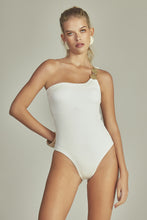 Laden Sie das Bild in den Galerie-Viewer, Model Front: Empress One-Piece Monte Carlo Body Off White
