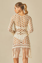 Laden Sie das Bild in den Galerie-Viewer, Model Back: Empress Mini Dress Offwhite Dress Lucia
